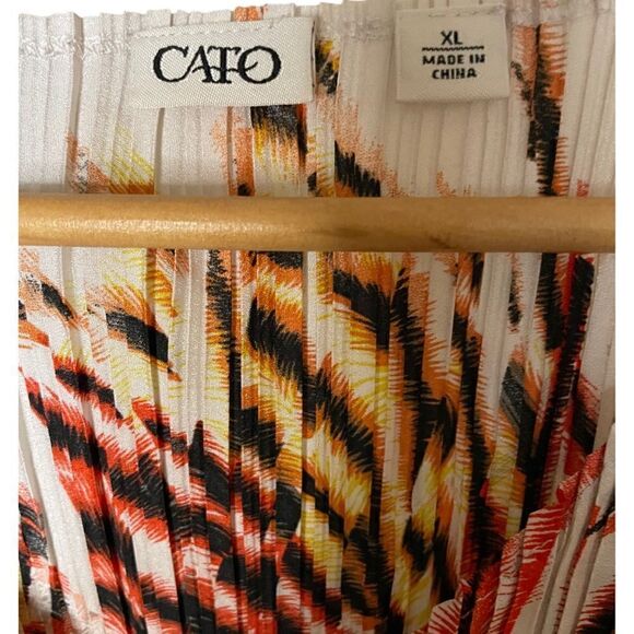 Unique & Beautiful Top - Size XL - Picture 3 of 4